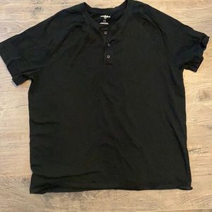 Black xl tshirt. Casual wear. Only used once. In great condition